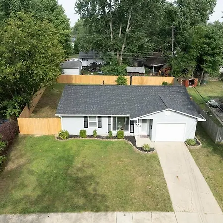 Ranch-Hot Tub-Pets-King Bed-Fenced Backyard-Wifi Villa